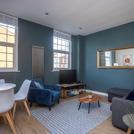Modern Apartment Within City Walls, Parking Chester Eksteriør billede