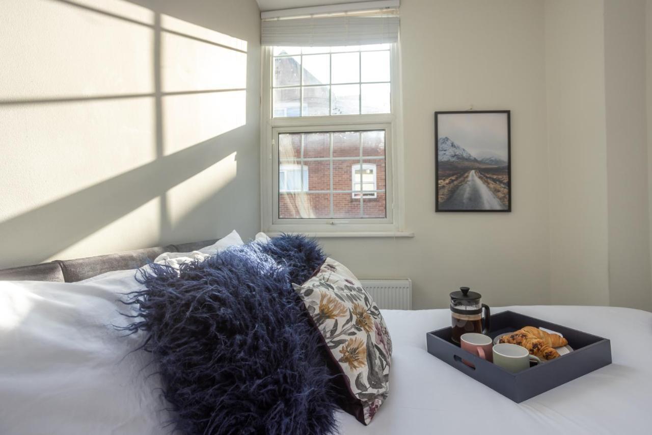 Modern Apartment Within City Walls, Parking Chester Eksteriør billede