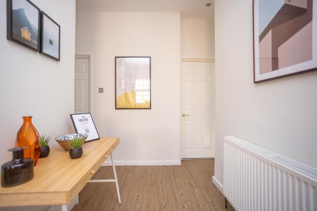 Modern Apartment Within City Walls, Parking Chester Eksteriør billede
