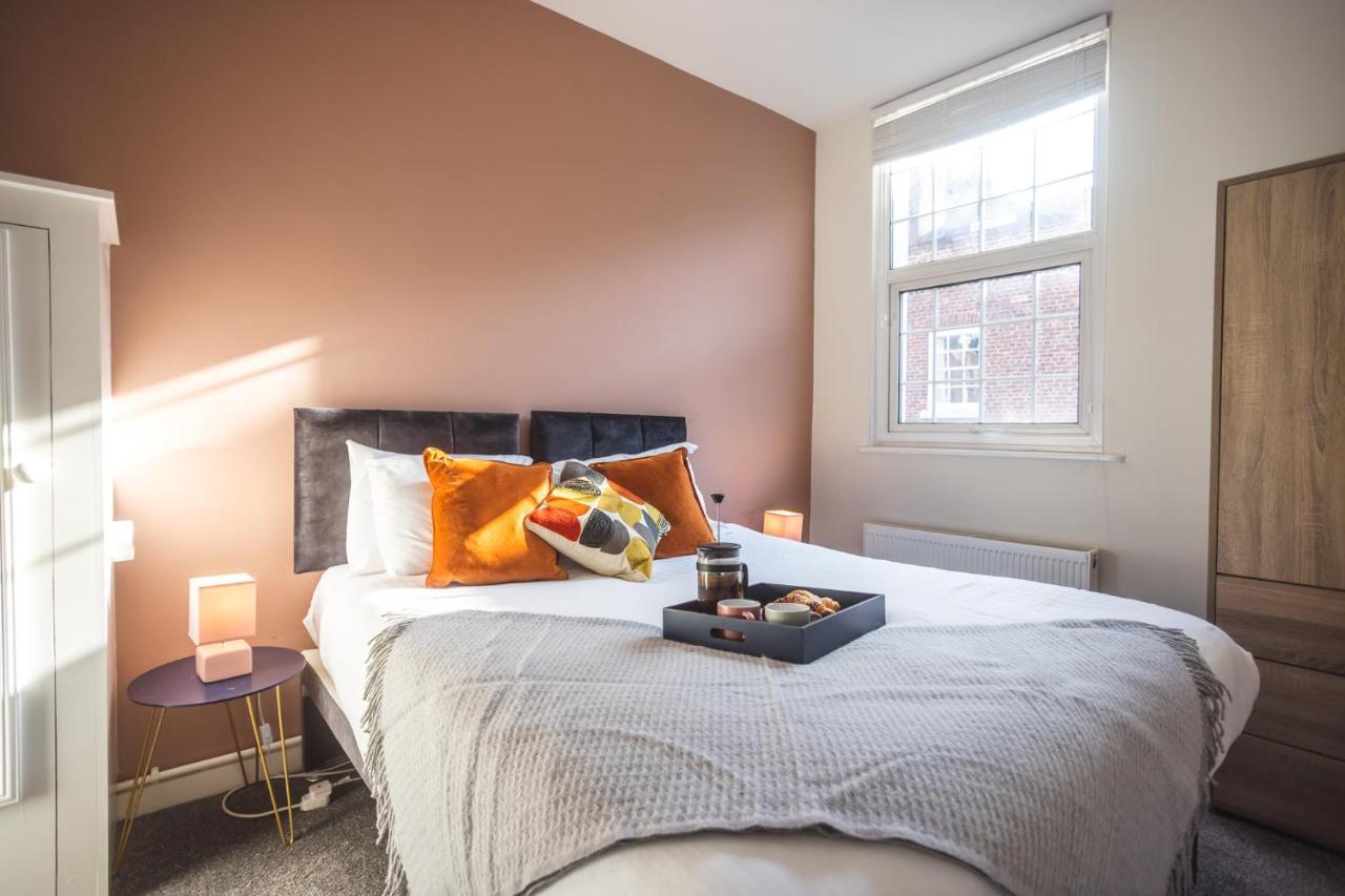 Modern Apartment Within City Walls, Parking Chester Eksteriør billede