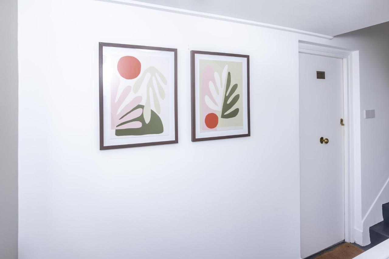 Modern Apartment Within City Walls, Parking Chester Eksteriør billede